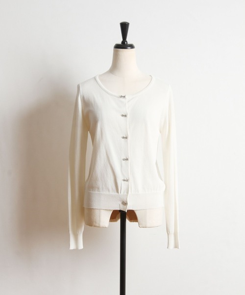 tocco closet(トッコ クローゼット)の「UV加工ビジューリボン釦カーディガン(カーディガン/ボレロ・レディース・ブラック/アイボリー/ワイン/グレイッシュブルー/ピンクベージュ・M)」の17枚目の写真