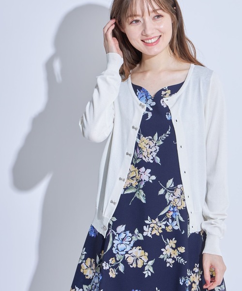 tocco closet(トッコ クローゼット)の「UV加工ビジューリボン釦カーディガン(カーディガン/ボレロ・レディース・ブラック/アイボリー/ワイン/グレイッシュブルー/ピンクベージュ・M)」の6枚目の写真