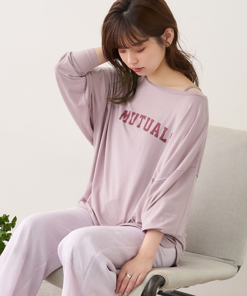 natural couture(ナチュラルクチュール)の「【おうちナチュ】シアバター加工ドルマンロゴT(Tシャツ/カットソー・レディース・オフホワイト/ラベンダー/スミクロ・FREE)」の3枚目の写真