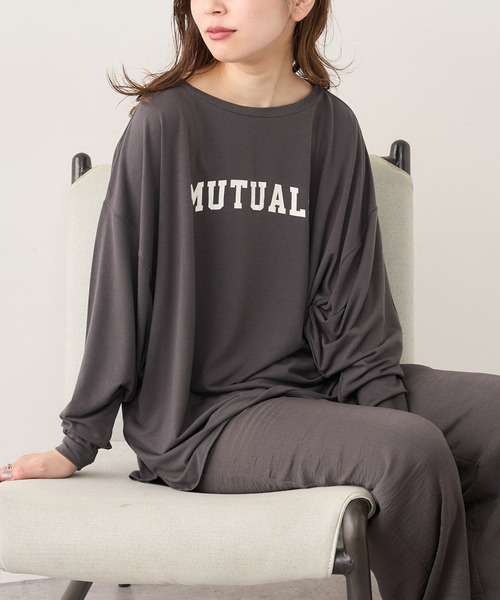 natural couture(ナチュラルクチュール)の「【おうちナチュ】シアバター加工ドルマンロゴT(Tシャツ/カットソー・レディース・オフホワイト/ラベンダー/スミクロ・FREE)」の2枚目の写真