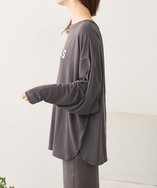 natural couture(ナチュラルクチュール)の「【おうちナチュ】シアバター加工ドルマンロゴT(Tシャツ/カットソー・レディース・オフホワイト/ラベンダー/スミクロ・FREE)」の6枚目の写真