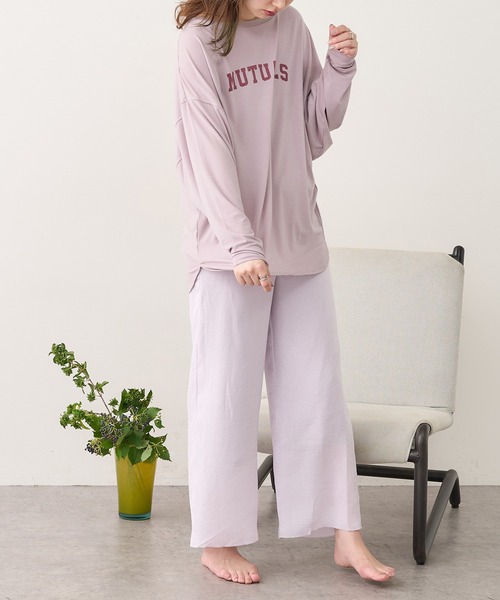 natural couture(ナチュラルクチュール)の「【おうちナチュ】シアバター加工ドルマンロゴT(Tシャツ/カットソー・レディース・オフホワイト/ラベンダー/スミクロ・FREE)」の11枚目の写真