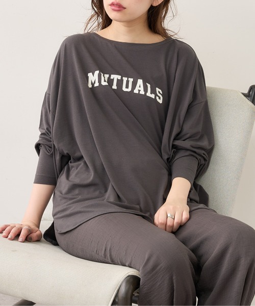 natural couture(ナチュラルクチュール)の「【おうちナチュ】シアバター加工ドルマンロゴT(Tシャツ/カットソー・レディース・オフホワイト/ラベンダー/スミクロ・FREE)」の10枚目の写真