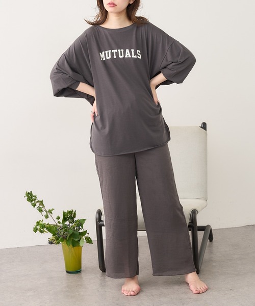natural couture(ナチュラルクチュール)の「【おうちナチュ】シアバター加工ドルマンロゴT(Tシャツ/カットソー・レディース・オフホワイト/ラベンダー/スミクロ・FREE)」の16枚目の写真