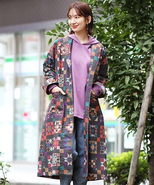 チチカカ（チチカカ）の「アメリカンキルトプリントガウン（チェスターコート・レディース・ブラック/レッド・FREE）」の2枚目の写真