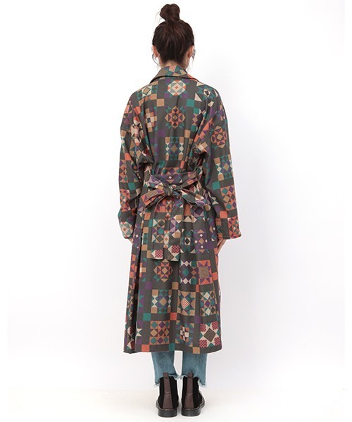 チチカカ（チチカカ）の「アメリカンキルトプリントガウン（チェスターコート・レディース・ブラック/レッド・FREE）」の13枚目の写真