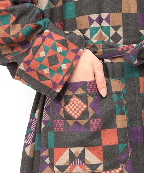 チチカカ（チチカカ）の「アメリカンキルトプリントガウン（チェスターコート・レディース・ブラック/レッド・FREE）」の16枚目の写真