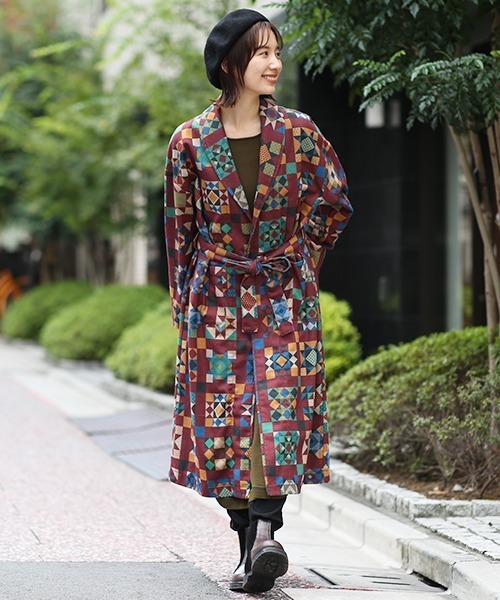 チチカカ（チチカカ）の「アメリカンキルトプリントガウン（チェスターコート・レディース・ブラック/レッド・FREE）」の5枚目の写真