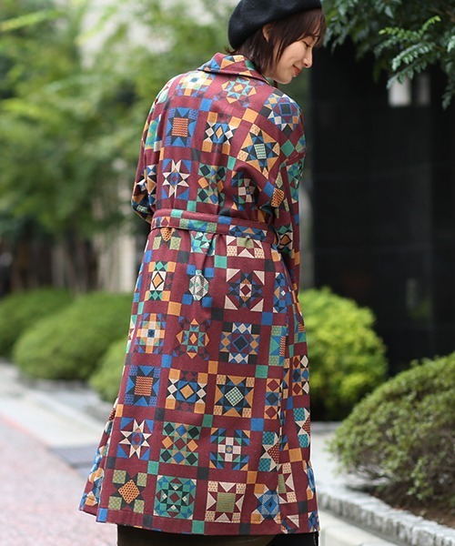 チチカカ（チチカカ）の「アメリカンキルトプリントガウン（チェスターコート・レディース・ブラック/レッド・FREE）」の7枚目の写真