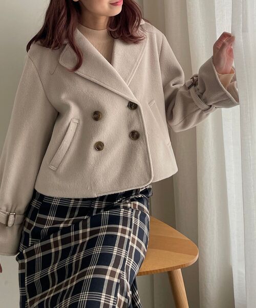 MAJESTIC LEGON（マジェスティックレゴン）の「Ladyショートコート（その他アウター・レディース・アイボリー/モカ/グレイッシュベージュ・SMALL/MEDIUM）」の4枚目の写真