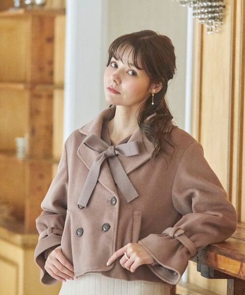 MAJESTIC LEGON（マジェスティックレゴン）の「Ladyショートコート（その他アウター・レディース・アイボリー/モカ/グレイッシュベージュ・SMALL/MEDIUM）」の12枚目の写真