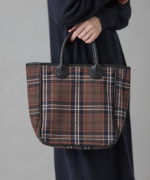 un dix cors（アンディコール）の「シーズンムードを高めてくれる　チェック柄ハンドルトートバッグ（トートバッグ・レディース・ブラウン/グリーン・FREE）」の12枚目の写真