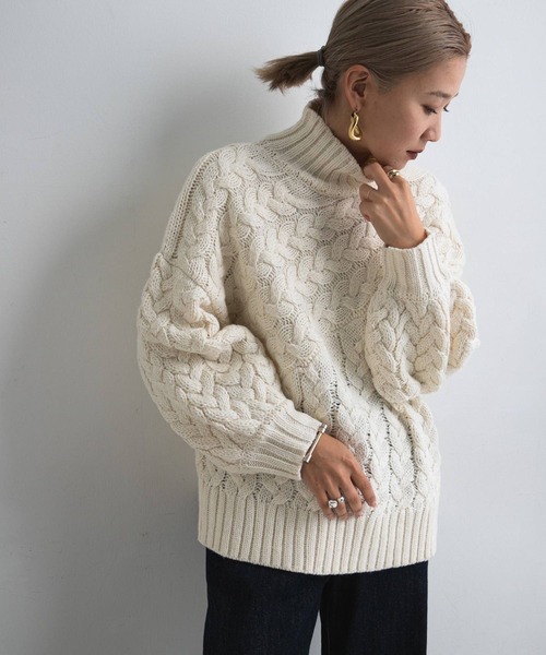 bohmal（ボマール）の「ケーブル切替ハイネックニット（ニット/セーター・レディース・ベージュ/アイボリー/グリーン/イエロー/アッシュグレー/ブラウン・FREE）」の2枚目の写真