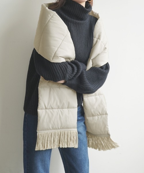 Futier land(フューティアランド)の「中綿キルトボリュームマフラー(マフラー・レディース・ライトグレー/ブラック/アイボリー・FREE)」の5枚目の写真