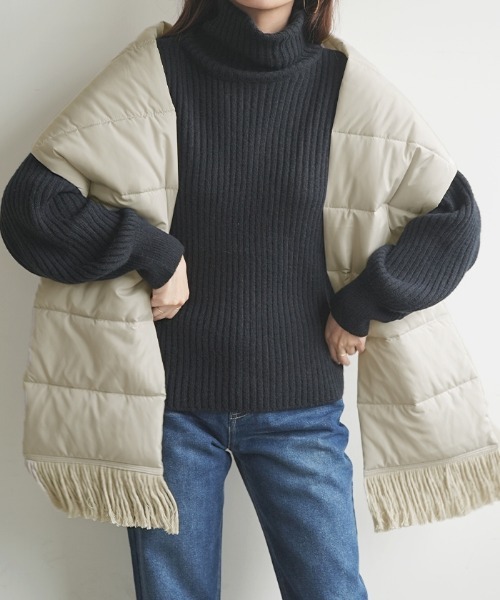 Futier land(フューティアランド)の「中綿キルトボリュームマフラー(マフラー・レディース・ライトグレー/ブラック/アイボリー・FREE)」の7枚目の写真