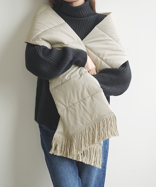 Futier land(フューティアランド)の「中綿キルトボリュームマフラー(マフラー・レディース・ライトグレー/ブラック/アイボリー・FREE)」の9枚目の写真