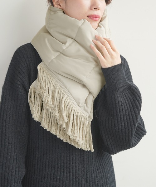 Futier land(フューティアランド)の「中綿キルトボリュームマフラー(マフラー・レディース・ライトグレー/ブラック/アイボリー・FREE)」の13枚目の写真