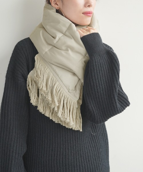 Futier land(フューティアランド)の「中綿キルトボリュームマフラー(マフラー・レディース・ライトグレー/ブラック/アイボリー・FREE)」の14枚目の写真