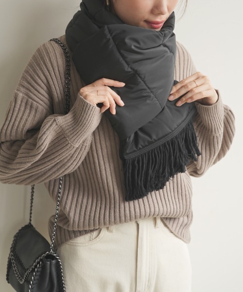 Futier land(フューティアランド)の「中綿キルトボリュームマフラー(マフラー・レディース・ライトグレー/ブラック/アイボリー・FREE)」の18枚目の写真