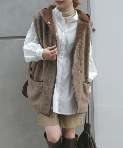 CORNERS（コーナーズ）の「ボアフーディーオーバーベスト（ダウンベスト・レディース・アイボリー/ブラウン/モカ/グレイッシュベージュ・M）」の4枚目の写真