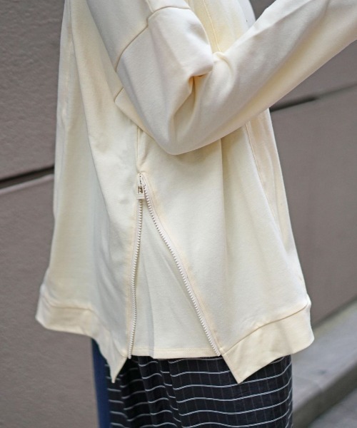 AULA AILA（アウラアイラ）の「AULA AILA（アウラ アイラ）別注コンビネーションニットTOPS（Tシャツ/カットソー・レディース・グリーン/アイボリー・0）」の5枚目の写真