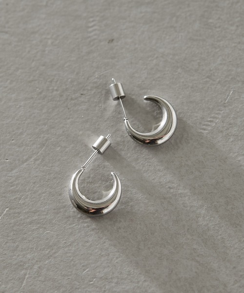 ear PAPILLONNER（イアパピヨネ）の「【WEB限定】ステンレスムーンピアス（ピアス（両耳用）・レディース・シルバー/ゴールド・FREE）」の3枚目の写真