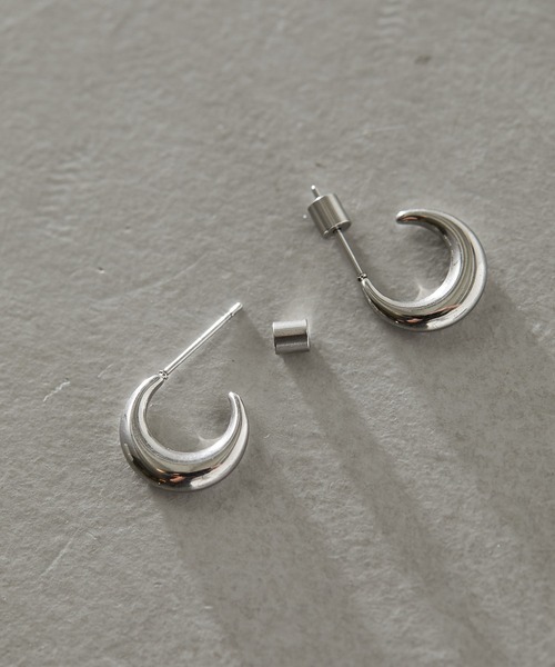 ear PAPILLONNER（イアパピヨネ）の「【WEB限定】ステンレスムーンピアス（ピアス（両耳用）・レディース・シルバー/ゴールド・FREE）」の4枚目の写真