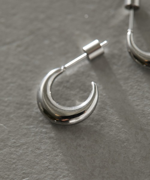 ear PAPILLONNER（イアパピヨネ）の「【WEB限定】ステンレスムーンピアス（ピアス（両耳用）・レディース・シルバー/ゴールド・FREE）」の5枚目の写真
