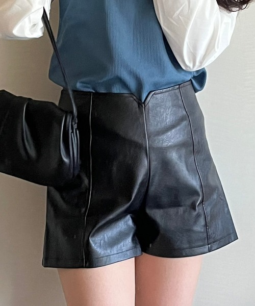 fiere(フィエール)の「ハイウエストフェイクレザーパンツ(その他パンツ・レディース・ブラック・SMALL/MEDIUM/LARGE)」の7枚目の写真