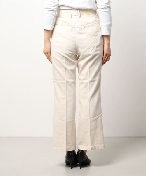Bshop（ビショップ）の「FARAH | フレアパンツ DENIM WOMEN（デニムパンツ・レディース・インディゴブルー/アイボリー・26/28）」の21枚目の写真