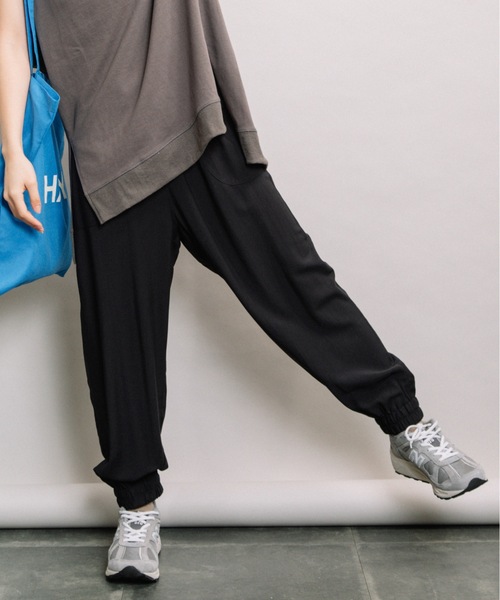 refinedworks(リファインドワークス)の「TR無地ジョガーPT(その他パンツ・レディース・ブラック/ベージュ/黄緑系・FREE)」の22枚目の写真