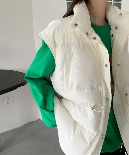 emi+（エミプラス）の「ノースリーブフェイクダウン（ダウンベスト・レディース・ブラック/ベージュ/グリーン・FREE）」の2枚目の写真