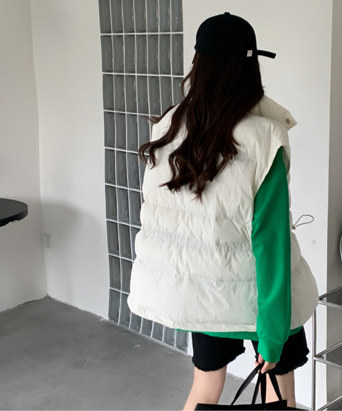emi+（エミプラス）の「ノースリーブフェイクダウン（ダウンベスト・レディース・ブラック/ベージュ/グリーン・FREE）」の8枚目の写真