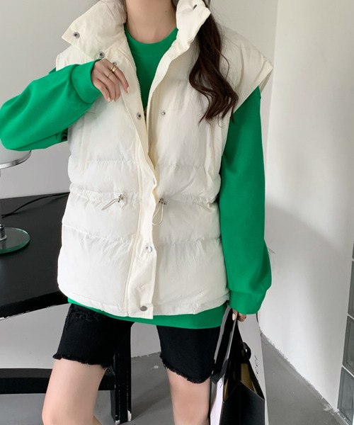 emi+（エミプラス）の「ノースリーブフェイクダウン（ダウンベスト・レディース・ブラック/ベージュ/グリーン・FREE）」の9枚目の写真