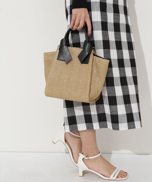 NATURAL BEAUTY BASIC(ナチュラルビューティーベーシック)の「P.Pリボンハンドルトート(トートバッグ・レディース・ベージュ/オフホワイト・フリ-)」の4枚目の写真