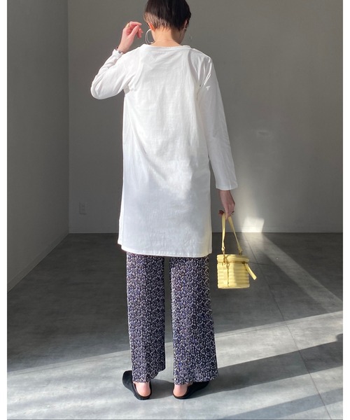 She's Closet(シーズクローゼット)の「フロントサイドスリット入りプルオーバー長袖無地ロングTシャツ(Tシャツ/カットソー・レディース・パープル/ブラック/オフホワイト・FREE)」の19枚目の写真