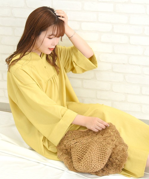 sango（sango）の「リネンタッチキーネックサイドスリットワンピース（ワンピース・レディース・ブラウン系その他/ブラック/マスタード/キナリ・FREE）」の4枚目の写真