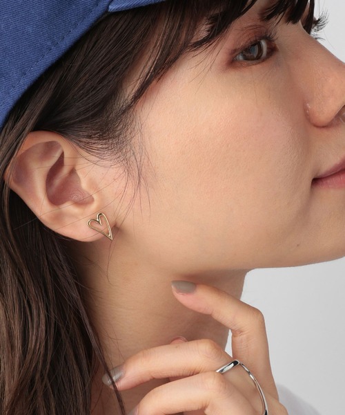 RAGEBLUE（レイジブルー）の「オープンハートピアス（ピアス（両耳用）・レディース・ベージュ/グレー系その他・FREE）」の2枚目の写真