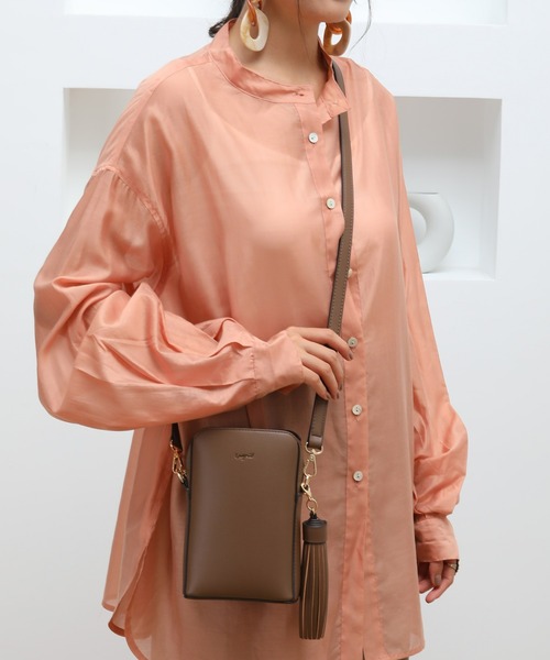 Ungrid（アングリッド）の「【Ungrid/アングリッド】両アオリポケット付き縦長スリムポシェット 　スマホポーチミニショルダーバッグ（ショルダーバッグ・レディース・ダークブラウン/ブラック/ベージュ/ベージュ系その他/ブルー系その他/キャメル/アイボリー/カーキ/オリーブ/ワイン/ダークベージュ・FREE）」の5枚目の写真