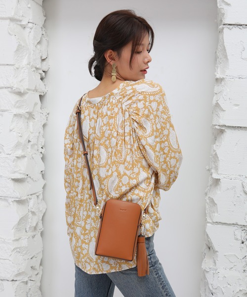 Ungrid（アングリッド）の「【Ungrid/アングリッド】両アオリポケット付き縦長スリムポシェット 　スマホポーチミニショルダーバッグ（ショルダーバッグ・レディース・ダークブラウン/ブラック/ベージュ/ベージュ系その他/ブルー系その他/キャメル/アイボリー/カーキ/オリーブ/ワイン/ダークベージュ・FREE）」の10枚目の写真