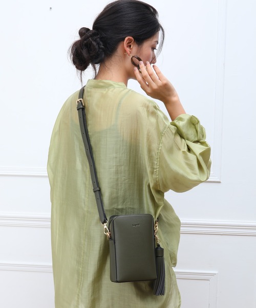 Ungrid（アングリッド）の「【Ungrid/アングリッド】両アオリポケット付き縦長スリムポシェット 　スマホポーチミニショルダーバッグ（ショルダーバッグ・レディース・ダークブラウン/ブラック/ベージュ/ベージュ系その他/ブルー系その他/キャメル/アイボリー/カーキ/オリーブ/ワイン/ダークベージュ・FREE）」の8枚目の写真