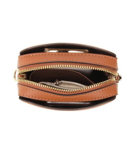 Ungrid（アングリッド）の「【Ungrid/アングリッド】両アオリポケット付き縦長スリムポシェット 　スマホポーチミニショルダーバッグ（ショルダーバッグ・レディース・ダークブラウン/ブラック/ベージュ/ベージュ系その他/ブルー系その他/キャメル/アイボリー/カーキ/オリーブ/ワイン/ダークベージュ・FREE）」の14枚目の写真