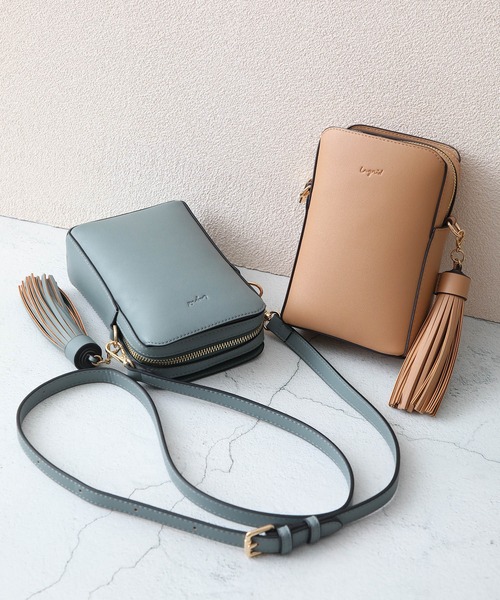 Ungrid（アングリッド）の「【Ungrid/アングリッド】両アオリポケット付き縦長スリムポシェット 　スマホポーチミニショルダーバッグ（ショルダーバッグ・レディース・ダークブラウン/ブラック/ベージュ/ベージュ系その他/ブルー系その他/キャメル/アイボリー/カーキ/オリーブ/ワイン/ダークベージュ・FREE）」の15枚目の写真