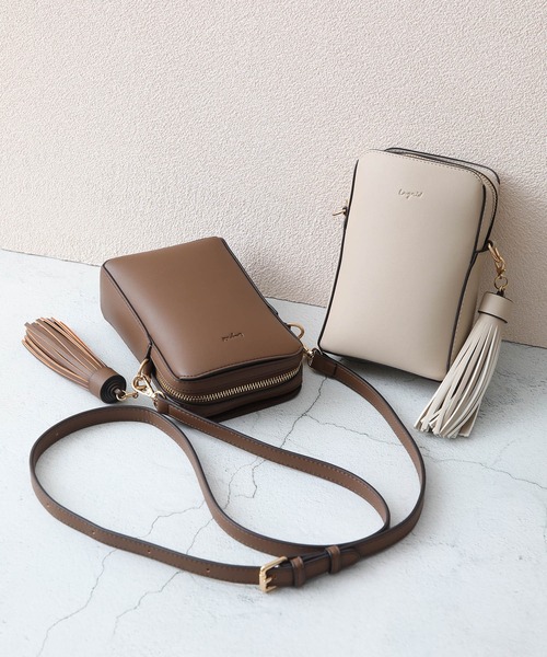 Ungrid（アングリッド）の「【Ungrid/アングリッド】両アオリポケット付き縦長スリムポシェット 　スマホポーチミニショルダーバッグ（ショルダーバッグ・レディース・ダークブラウン/ブラック/ベージュ/ベージュ系その他/ブルー系その他/キャメル/アイボリー/カーキ/オリーブ/ワイン/ダークベージュ・FREE）」の16枚目の写真