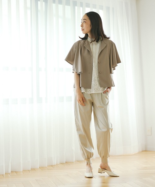 PUAL CE CIN（ピュアルセシン）の「【Du noir】ひらりと揺れる褒められサマージャケット（ノーカラージャケット・レディース・ブラック/ベージュ・FREE）」の4枚目の写真