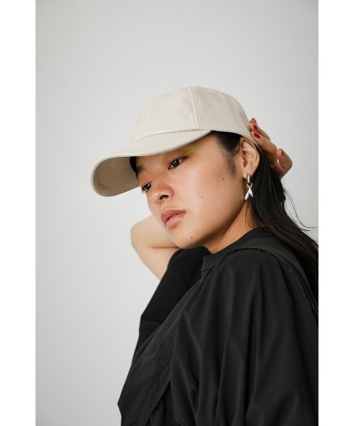 AZUL by moussy(アズールバイマウジー)の「FAUX LEATHER CAP/フェイクレザーキャップ(キャップ・レディース・ブラック/ライトブラウン/アイボリー・FREE)」の7枚目の写真