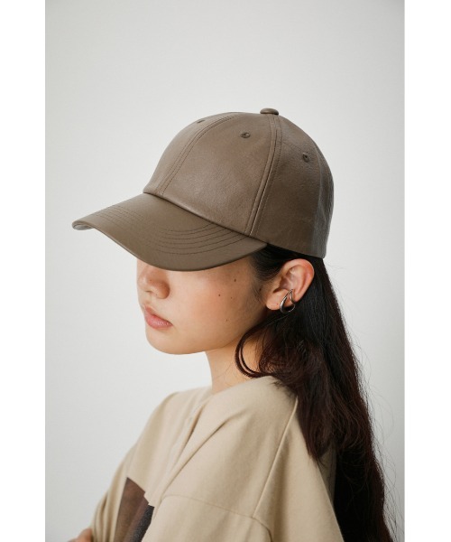 AZUL by moussy(アズールバイマウジー)の「FAUX LEATHER CAP/フェイクレザーキャップ(キャップ・レディース・ブラック/ライトブラウン/アイボリー・FREE)」の15枚目の写真
