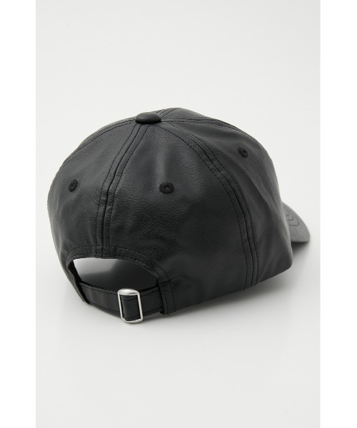 AZUL by moussy(アズールバイマウジー)の「FAUX LEATHER CAP/フェイクレザーキャップ(キャップ・レディース・ブラック/ライトブラウン/アイボリー・FREE)」の5枚目の写真