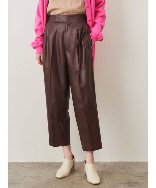 ELENDEEK(エレンディーク)の「Wタックコクーンパンツ(その他パンツ・レディース・ピンク/ブラック/ブラウン・01/02)」の8枚目の写真