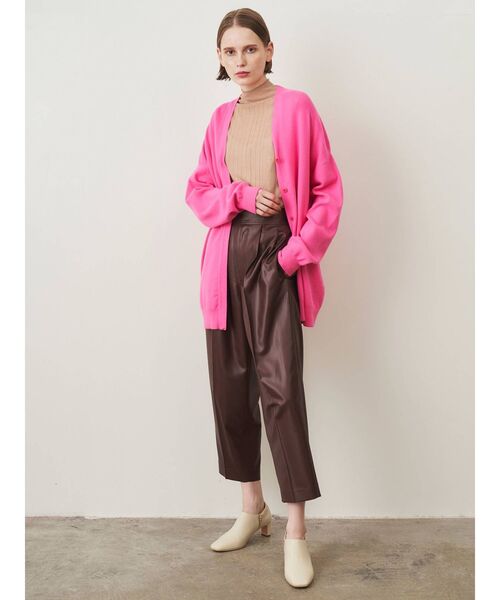 ELENDEEK(エレンディーク)の「Wタックコクーンパンツ(その他パンツ・レディース・ピンク/ブラック/ブラウン・01/02)」の7枚目の写真